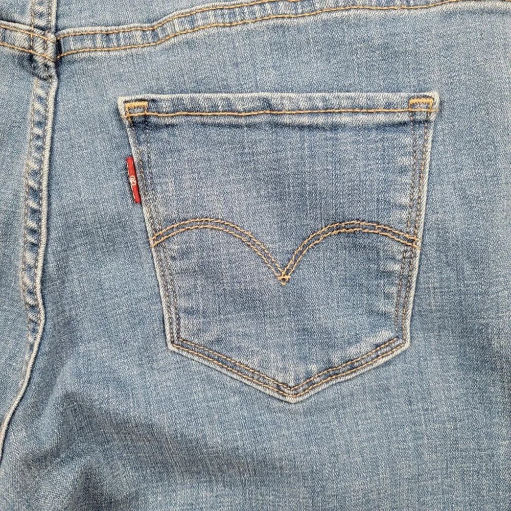 Women's Levi Strauss Classic Bermuda Shorts, Medium,‎ Size 28, Pre-Owned